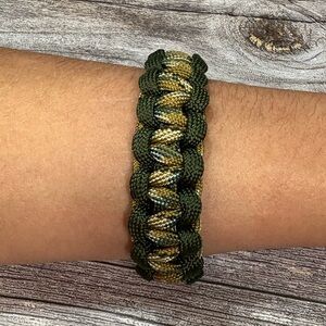 Teen/Ladies Hand Crafted Paracord Bracelet